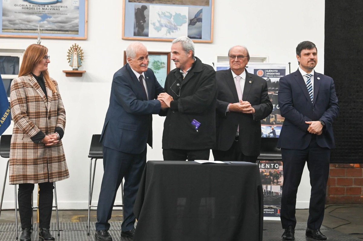 CappitelT's tweet photo. CAPPITEL firmó convenio con el Ministerio de Defensa para el desarrollo de proveedores para la industria de las Fuerzas Armadas.
@JorgeTaiana 
@dmvasco 
@robertoadaro https://t.co/kji3OQdI0i