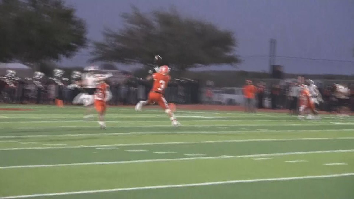 KGNSsports's tweet image. We aren&apos;t sure why but there was an error with the poll posted yesterday so we are starting fresh.  Voting will stay open until Thursday now, so click the link and vote for either the #LBJWolves or #UnitedLonghorns in our latest #KingOfTheMountain voting!
take.quiz-maker.com/poll4945892xcC…