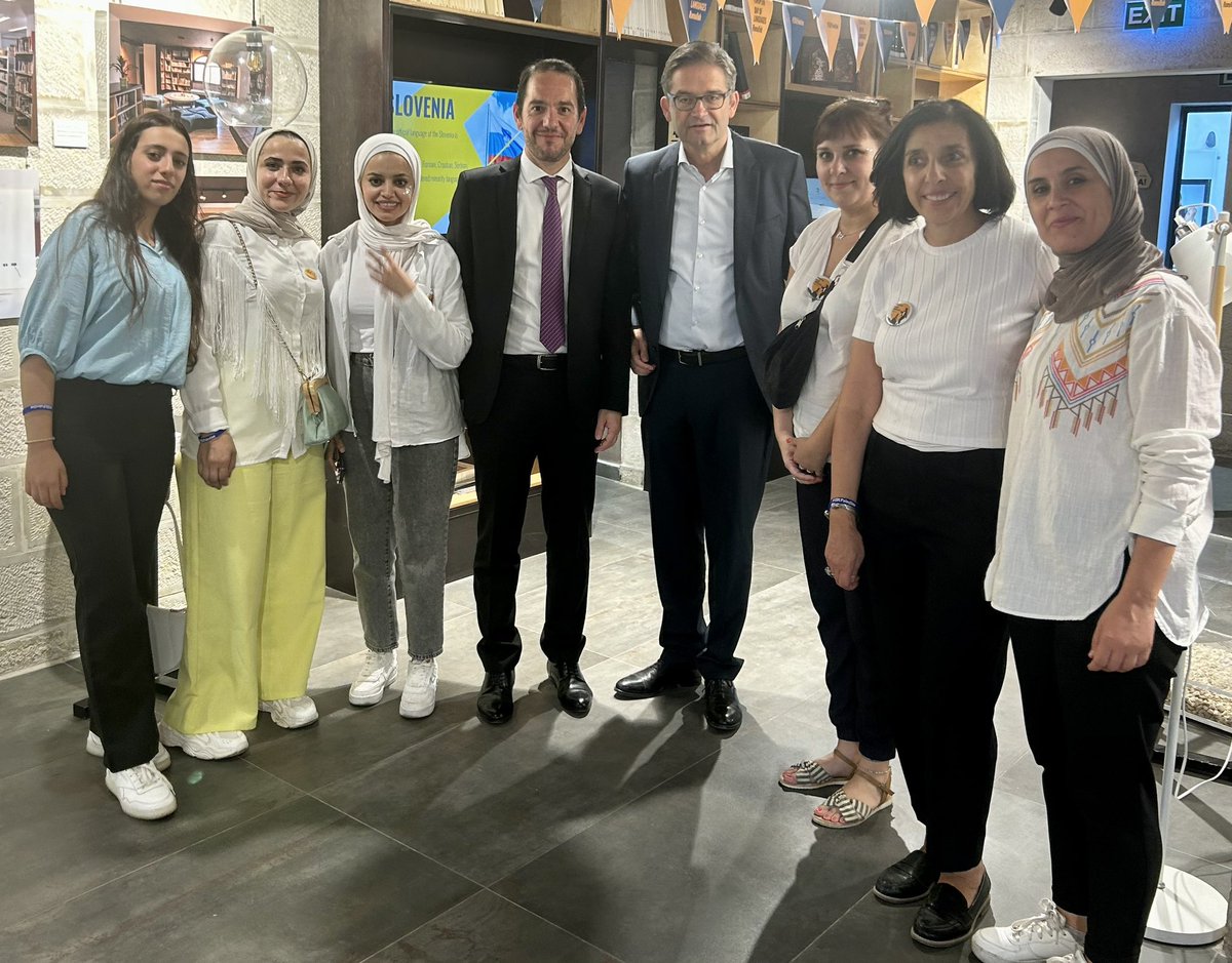 L’amitié 🇫🇷🇩🇪 sur le terrain : rencontre avec mon collègue @GermanRepRama et participation conjointe à la Journée 🇪🇺 des langues au Centre culturel franco-allemand de Ramallah. La jeunesse palestinienne s’y retrouve autour des cultures et des langues de nos deux pays. Wunderbar !