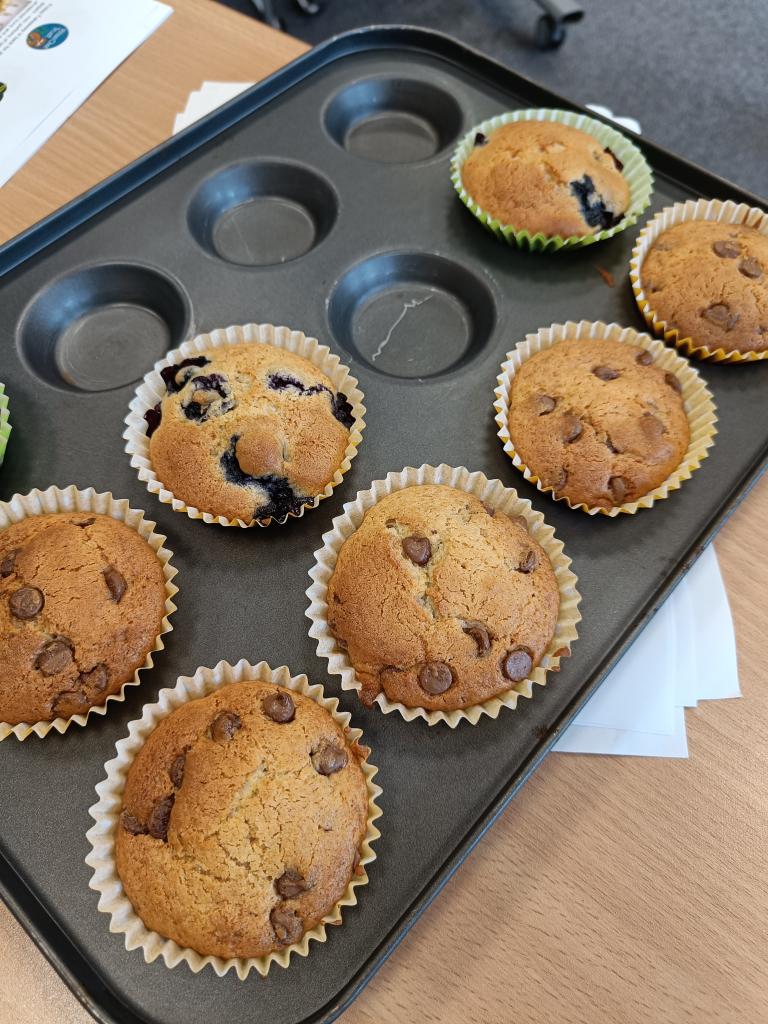 ClippysWorld's tweet image. Super chocolate chip Air Fryer muffins replaced the fat with Greek yogurt #simpletricks #HealthTips #HealthyHabits with @JigsawHG @JigsawNorth @HnpHarpurhey roll on next Monday