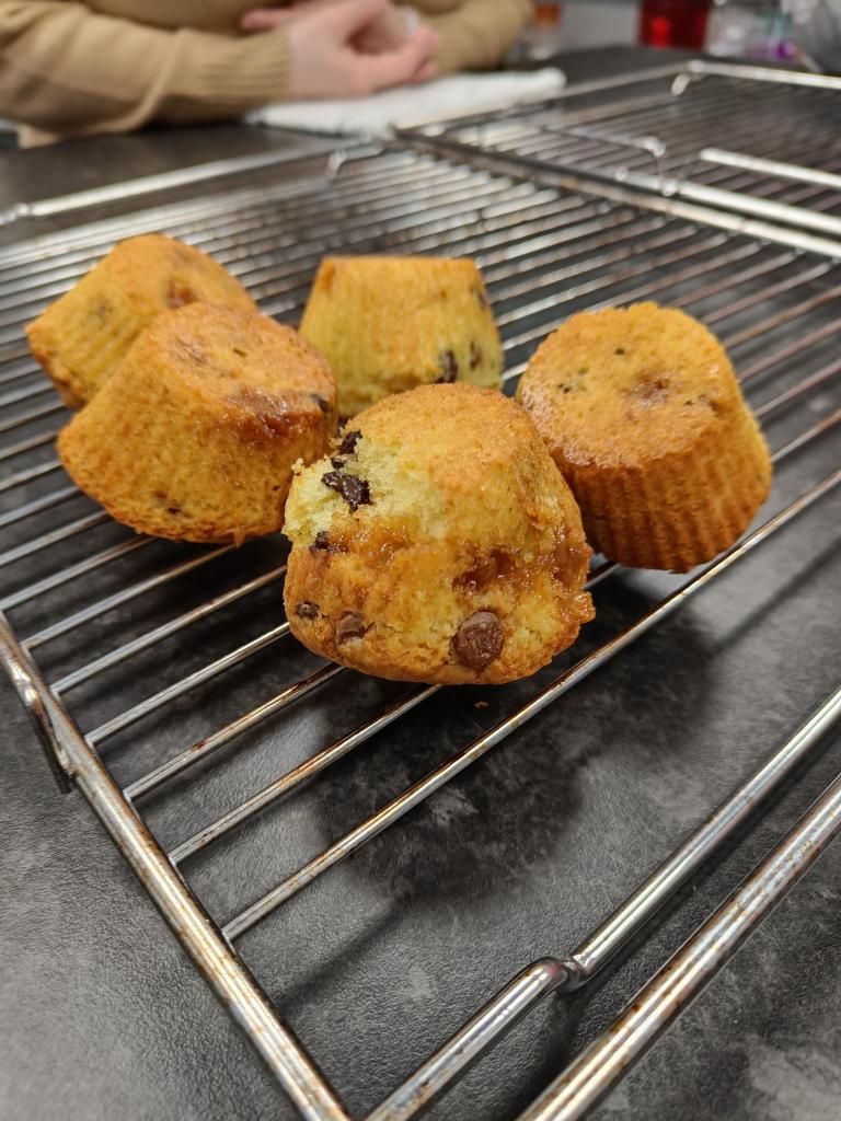 ClippysWorld's tweet image. Super chocolate chip Air Fryer muffins replaced the fat with Greek yogurt #simpletricks #HealthTips #HealthyHabits with @JigsawHG @JigsawNorth @HnpHarpurhey roll on next Monday