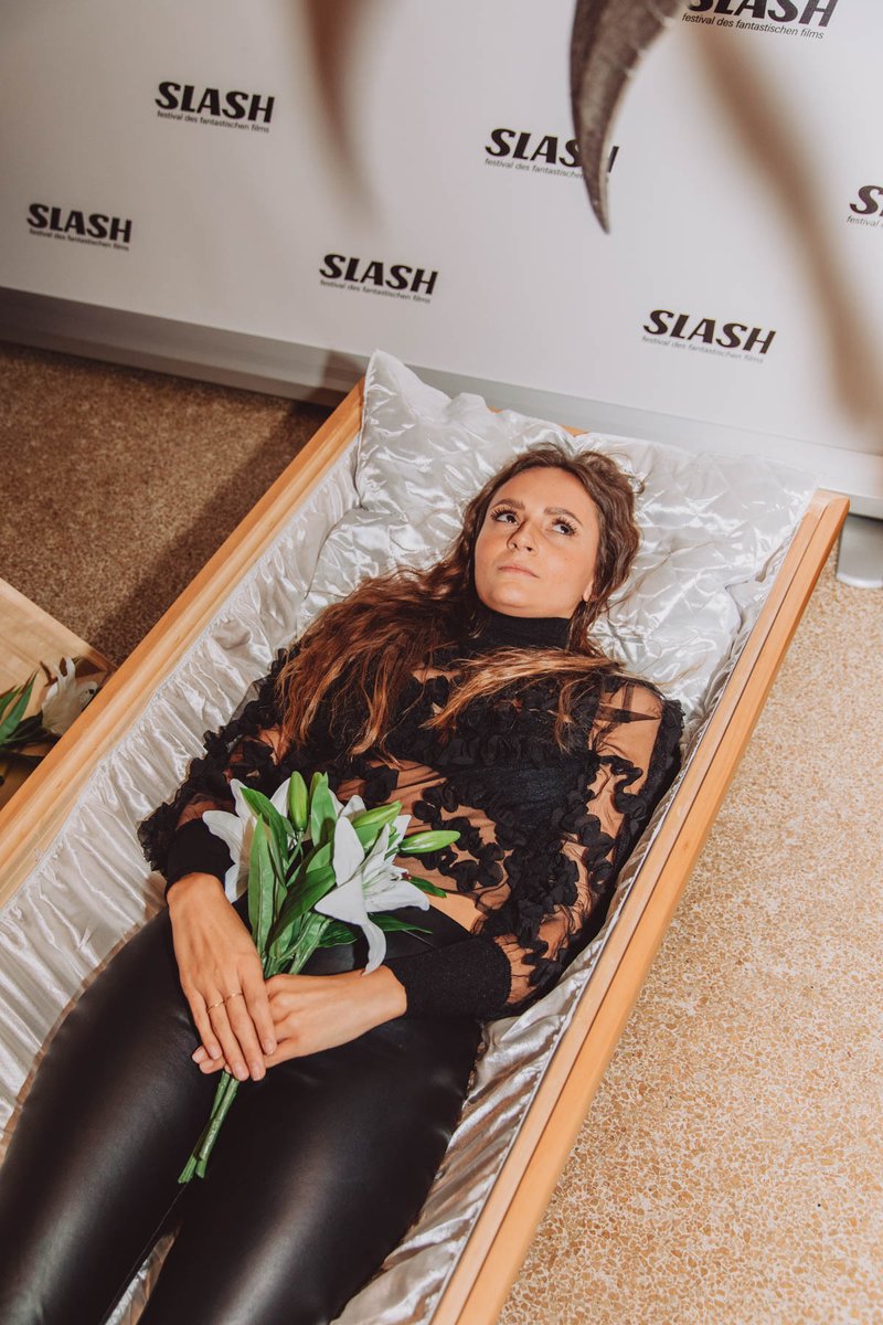 SLASH Filmfestival (@slashfilmfest) on Twitter photo 💥 Es war eine wunder-schreckliche Eröffnung. 💥
Jeden Tag wird wie immer alles dokumentiert.
Hier zum Beispiel:
slashfilmfestival.com/2023/09/fotos-…
Danke <a href="/WienBestattung/">BestattungHimmelblau</a> für das Probeliegen 😈 💥 Es war eine wunder-schreckliche Eröffnung. 💥
Jeden Tag wird wie immer alles dokumentiert.
Hier zum Beispiel:
slashfilmfestival.com/2023/09/fotos-…
Danke <a href="/WienBestattung/">BestattungHimmelblau</a> für das Probeliegen 😈