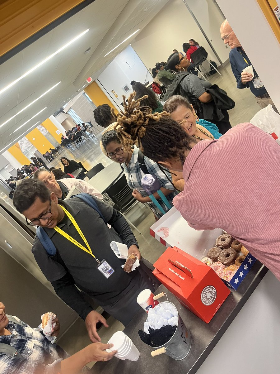 Thank you! To our teachers and staff @shmstc who we were about to provide donuts and coffee to this morning brought by our community partner @ecclesialindale We Appreciate you! 🫶🐯💗