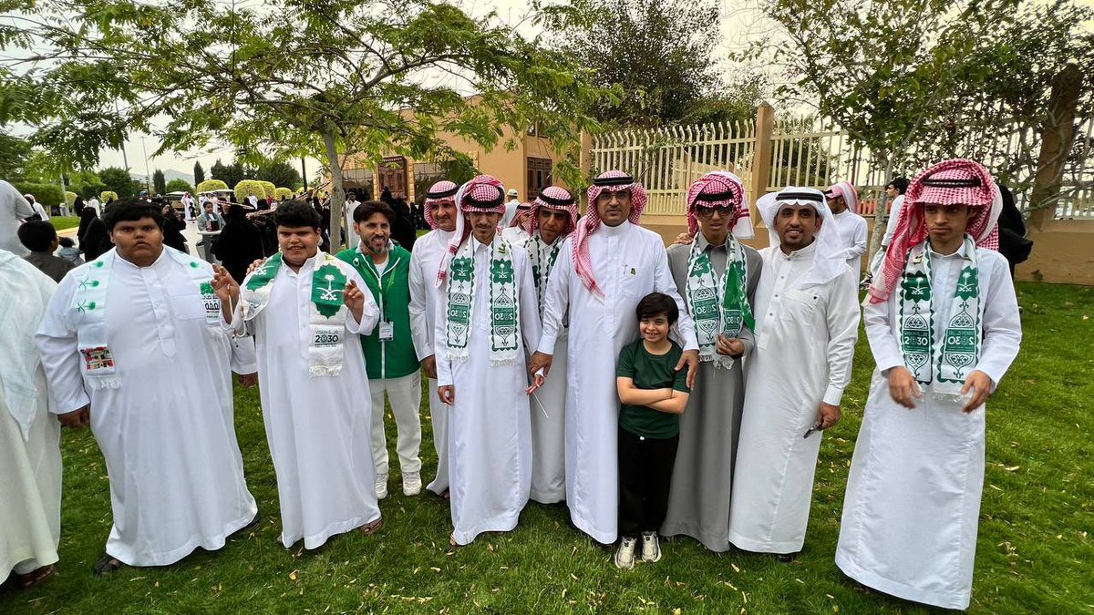 MOE_TIF's tweet photo. ضمن احتفاء الإدارة باليوم الوطني ال 93 : 

مدير #تعليم_الطائف  يطلق المهرجان الرياضي و الكشفي تحت شعار #نحلم_ونحقق والذي تنظمه إدارة النشاط (بنين، بنات) في منتزة الردف بالتعاون مع الأمانة بحضور المساعد للشؤون التعليمية .
#التعليم_يحتفي_بالتعليم
#رؤية_السعودية2030 https://t.co/SydKhgY2GV