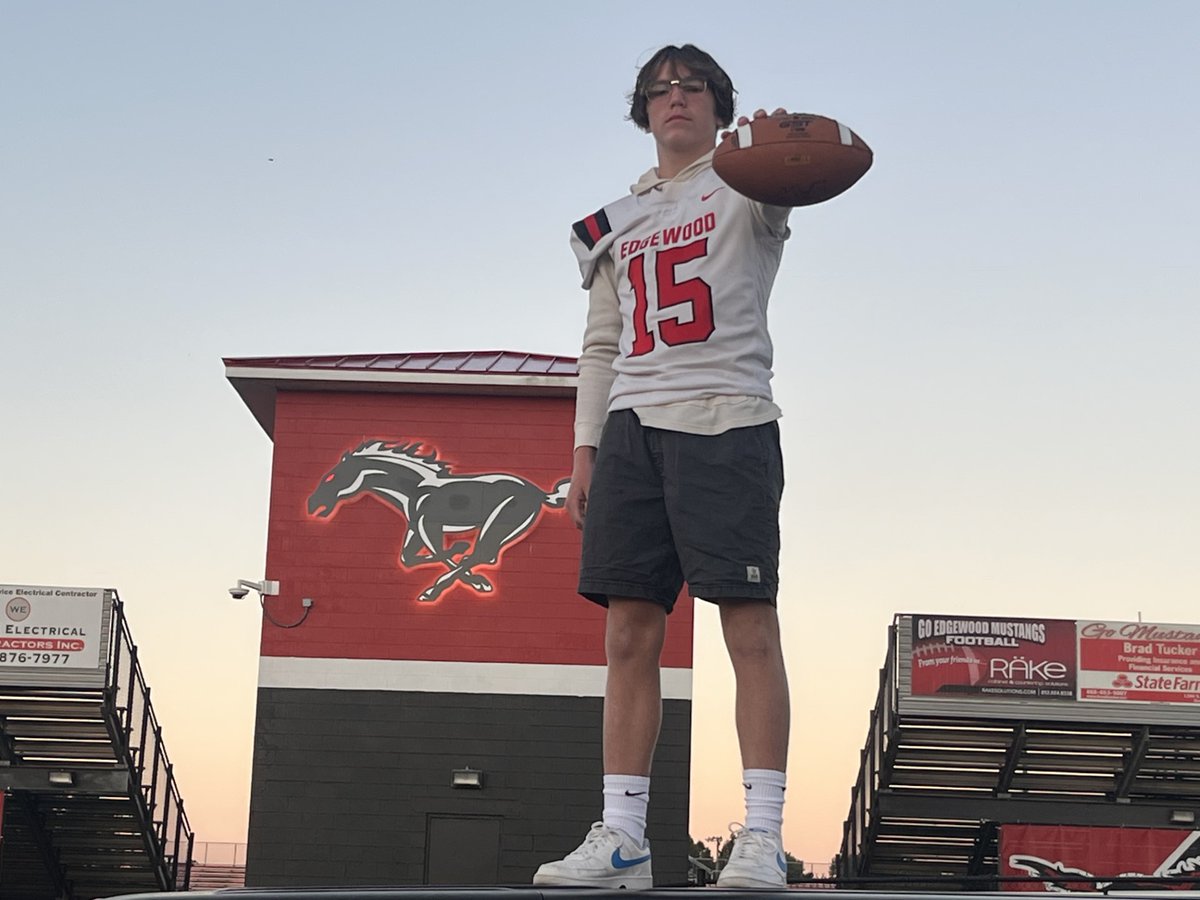 JimGordillo's tweet photo. Congrats to last week's H-T Athlete of the Week poll winner, Edgewood QB Michael Law, who earned 40.4% of the vote (19,383) to top South soccer player Valerie Bunde (22.8%). New poll coming out soon.
https://t.co/HFuc60kazu https://t.co/7TIFIuhzFS