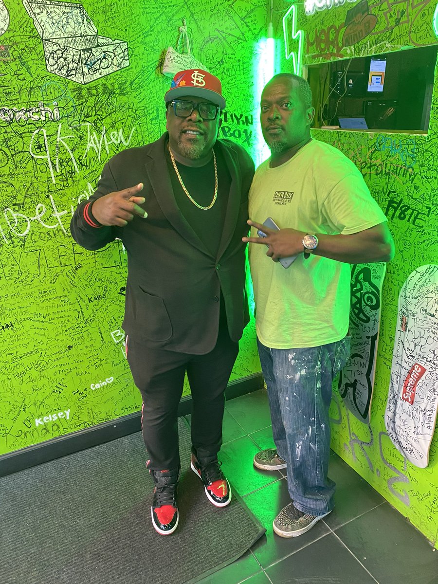 DJMikePOfficial's tweet photo. @CedEntertainer slid by Chkn Box🔥400 S Financial Place Open Until 8pm! https://t.co/TMRmDdjVSC