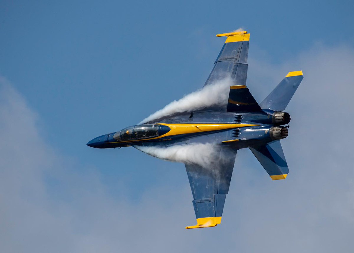 #BluesdayTuesday! The @USNavy @BlueAngels performed at the #MCASMiramarAirshow, at @MCASMiramarCA , Sept. 23-24. Next, they will be performing at the #OregonInternationalAirShow in McMinnville, Ore., Sept. 30. @usmc, @cnatra, @comnavairlant11 #flynavy, #flymarines