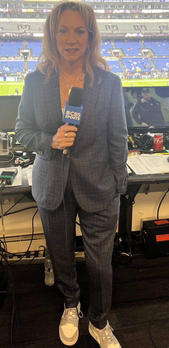 bethmowins's tweet photo. Asking about the suit Sunday… thanks to @Lo_wark in OKC. Cool &amp; Comfy https://t.co/HF3ZkXU7CV