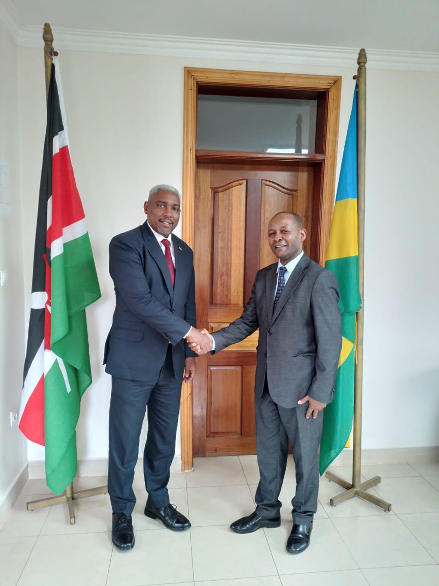 (1/2) The Vice Chancellor of Mount Kigali University Dr. Martin Kimemia paid a courtesy call to the @kenyaHCrwanda and articulated the mission and vision of the newly chartered University.