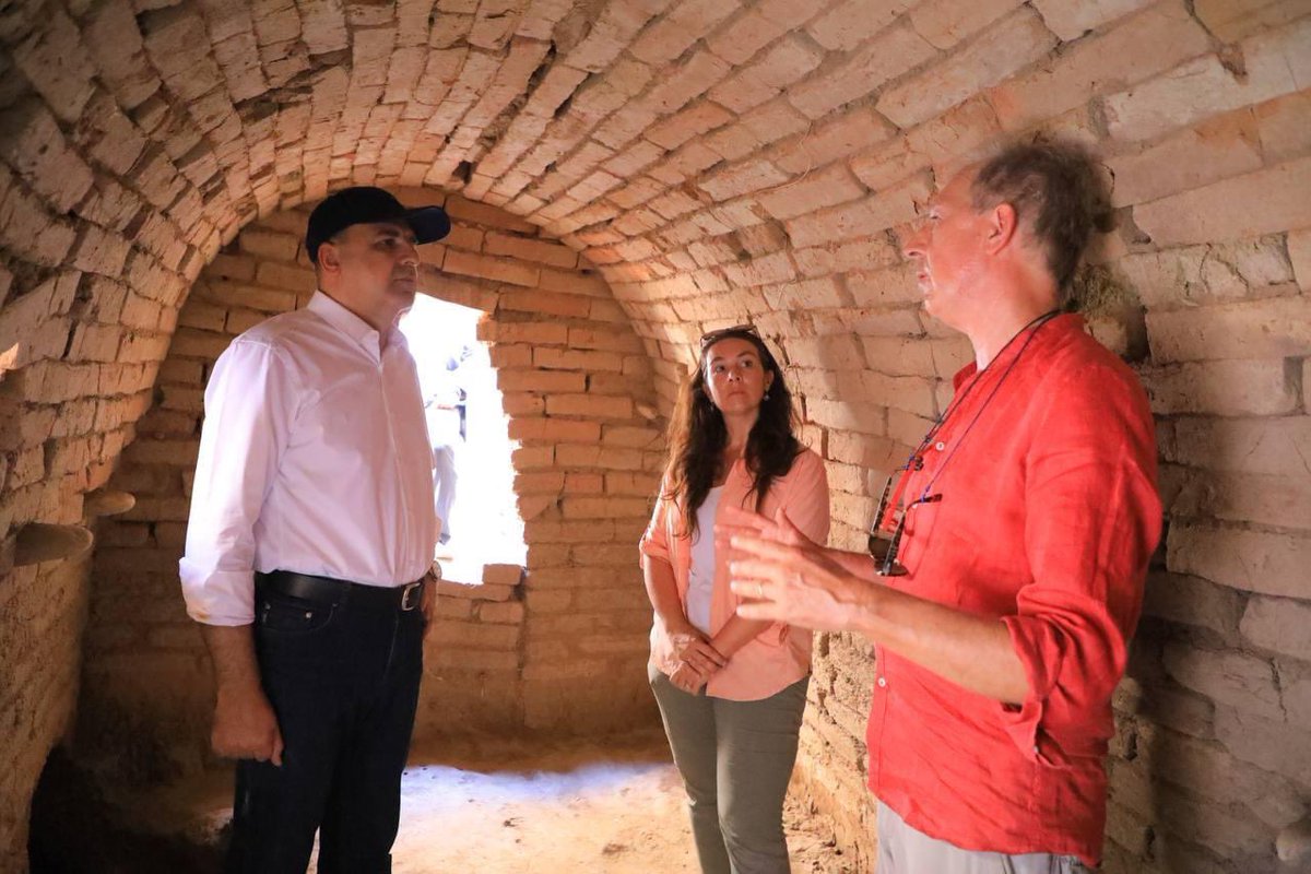 We are honoured and delighted by the visit of HE the Minister of Municipality and Tourism <a href="/SasanAwni/">Sasan Awni ساسان عەونی</a>. He visited the archaeological site of Tell Gomel where we are excavating in cooperation with the team of the Directorate of Antiquities and Heritage of Duhok.