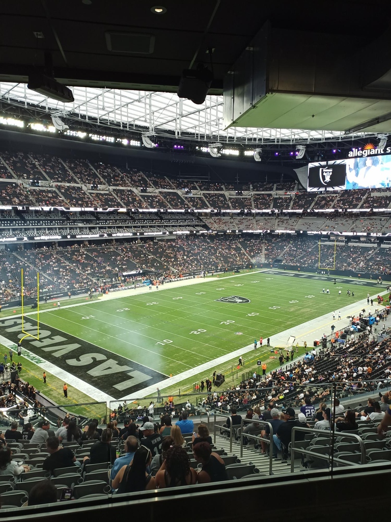 What a VIEW! If you have played with your card this month, come in, activate your entries by 7:45PM for a chance to win tickets! 
⁠
#profootballer #nflfootball #gameoffoot #footworkexclusive #footballpros⁠