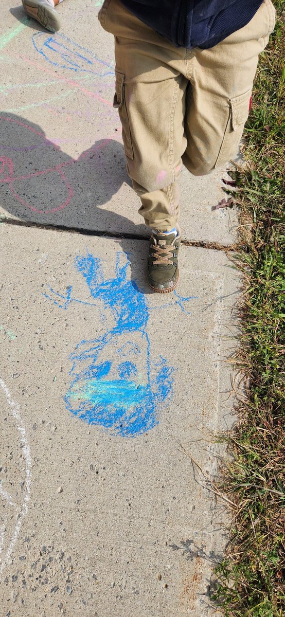 fgnazeda's tweet photo. Reflecting on our learning about Terry Fox outside! @KanataHighlands #terryfox #kindergarten #outdoorlearning https://t.co/nIwxItdKRy