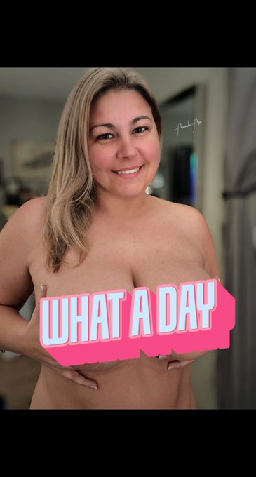 Today is spoil your favorite SW! Show me the love 💋💋💋 https://t.co/Glt7QzNiyV