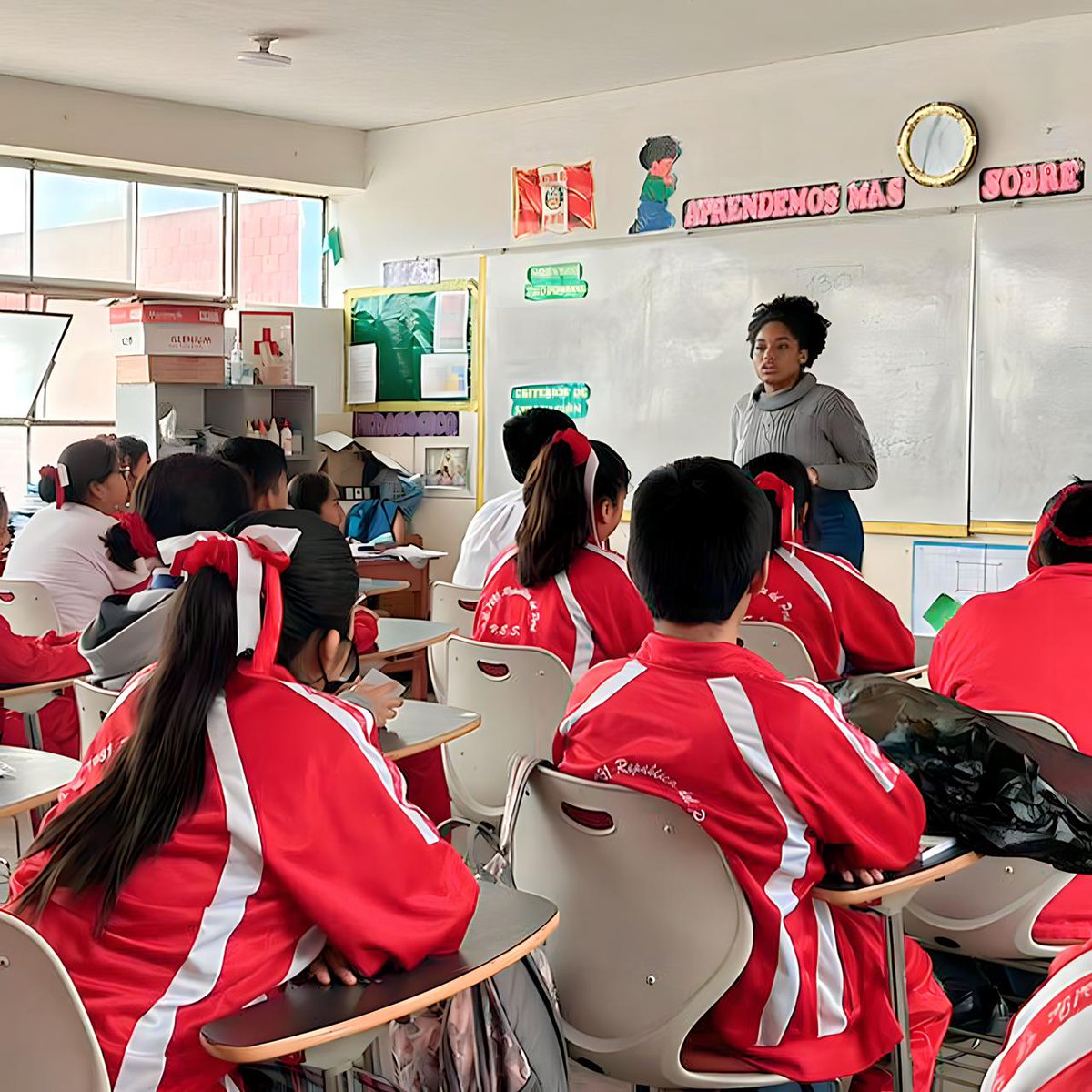 rosangellabr's tweet photo. #SemanaDeRepresentación |Estuvimos en Colegio República del Perú, Villa El Salvador, dialogando sobre Constitución y Liderazgo. Me alegra ver su compromiso y acciones sociales. ¡Sigan así, chicos!
#BankadaFP https://t.co/MEFXRUZlSf