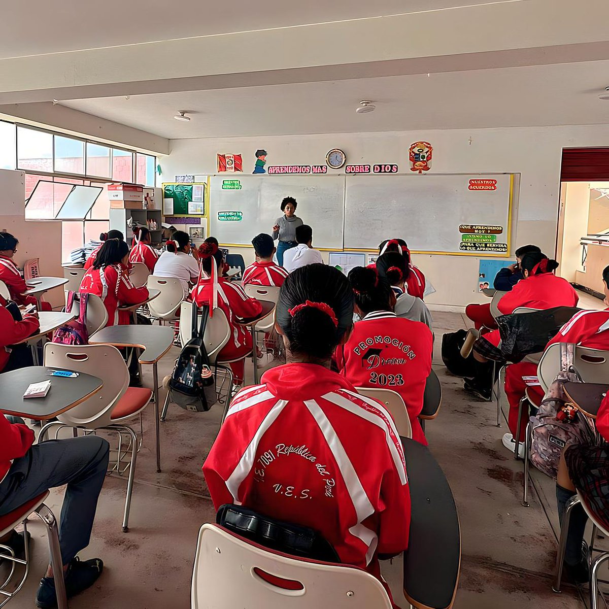 rosangellabr's tweet photo. #SemanaDeRepresentación |Estuvimos en Colegio República del Perú, Villa El Salvador, dialogando sobre Constitución y Liderazgo. Me alegra ver su compromiso y acciones sociales. ¡Sigan así, chicos!
#BankadaFP https://t.co/MEFXRUZlSf