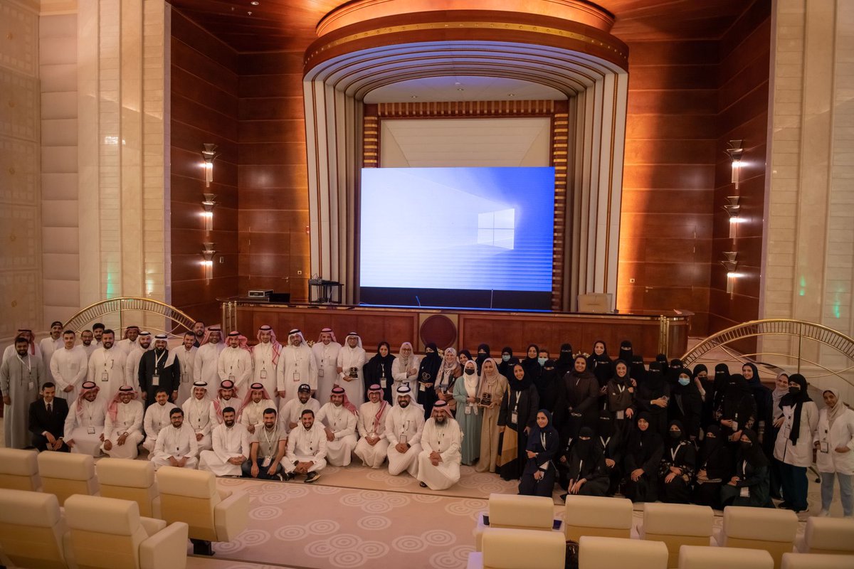 Sulami77's tweet photo. ذوي الخبرة والمهتمين في تخصص طوارئ الأطفال ،حضور مميز ومشرف تم من خلاله مناقشة احدث ماتوصل له الطب في هذا المجال لتحسين مهارات التعامل مع الحالات الطارئة والامراض الموسمية والاستعداد للفترة القادمة و التي بإذن الله سوف تساهم في تعزيز وتحسين جودة الخدمة المقدمة لأطفالنا@PemSasem https://t.co/6QH4CDoT6N