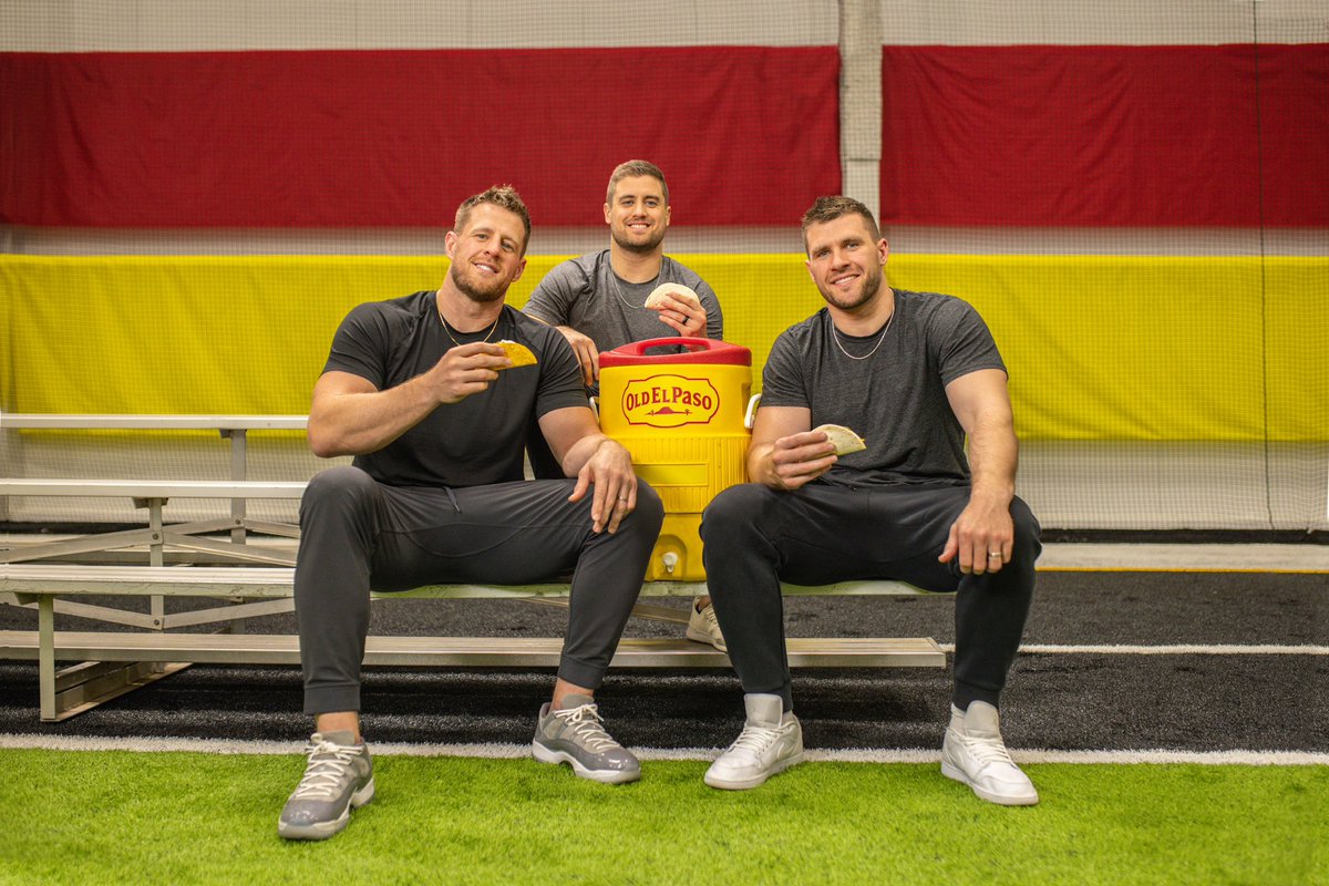 Special taco Tuesday announcement! I am excited to partner with @oldelpaso and my brothers this season! Growing up, Tuesday dinner was all about spending quality time with my brothers while enjoying tacos.