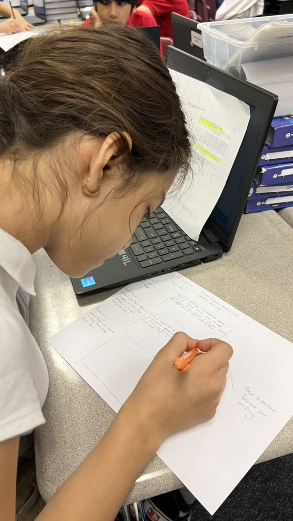 Msbjonesclass's tweet photo. Lots of writing ✍️ happening in @AliefScience !!! Way to go 5th grade team! Check out the integration of @AliefTech and @AliefLearns to organize their thinking.
#AliefBestPractices
#EverybodyWrites https://t.co/vv7A4VFMEr