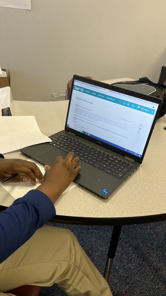 Msbjonesclass's tweet photo. Lots of writing ✍️ happening in @AliefScience !!! Way to go 5th grade team! Check out the integration of @AliefTech and @AliefLearns to organize their thinking.
#AliefBestPractices
#EverybodyWrites https://t.co/vv7A4VFMEr