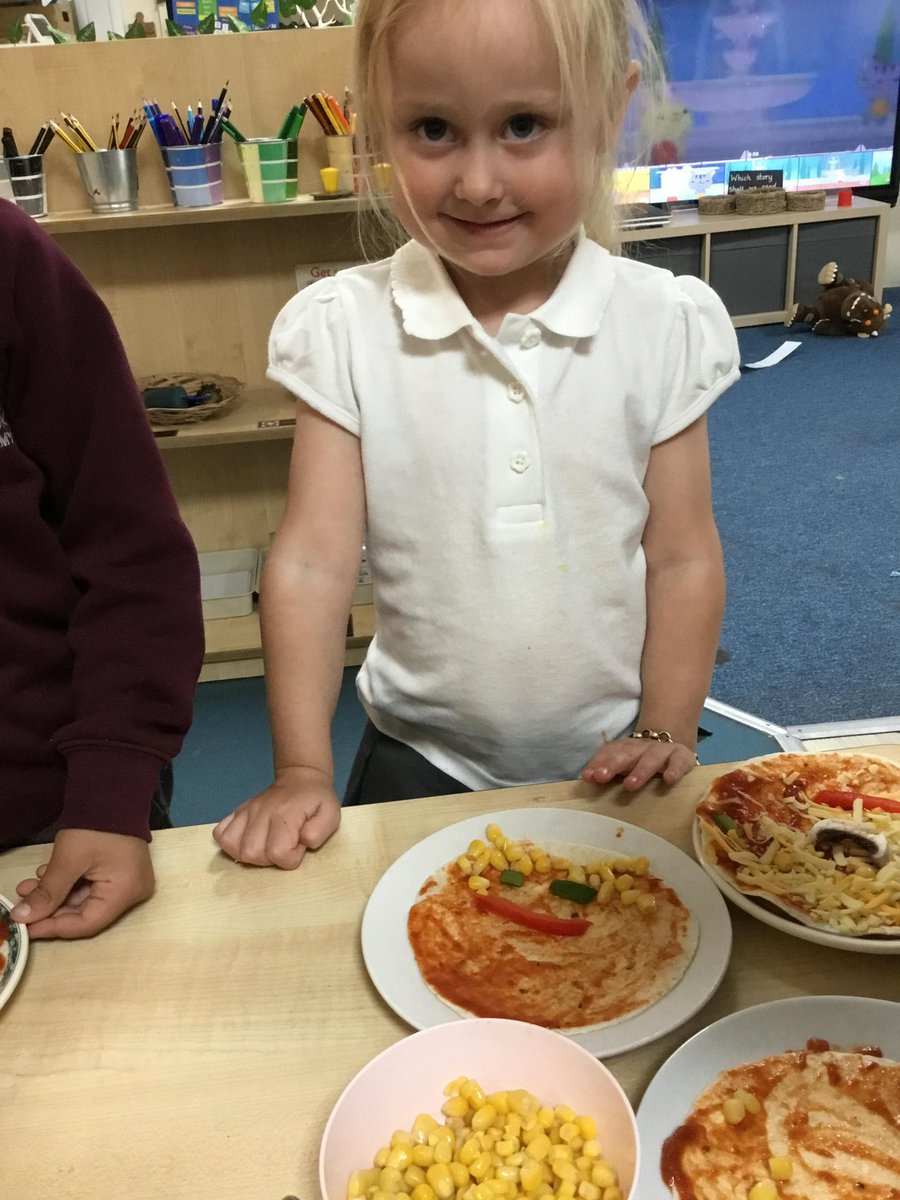 misswilsonhb's tweet photo. We’ve had a fantastic day making our pizza portraits. It was lovely to hear the children using lots of our keywords while adding veggies to their pizzas @HartleyBrookPri @hb_misssimpson https://t.co/PZqzJzKB3u
