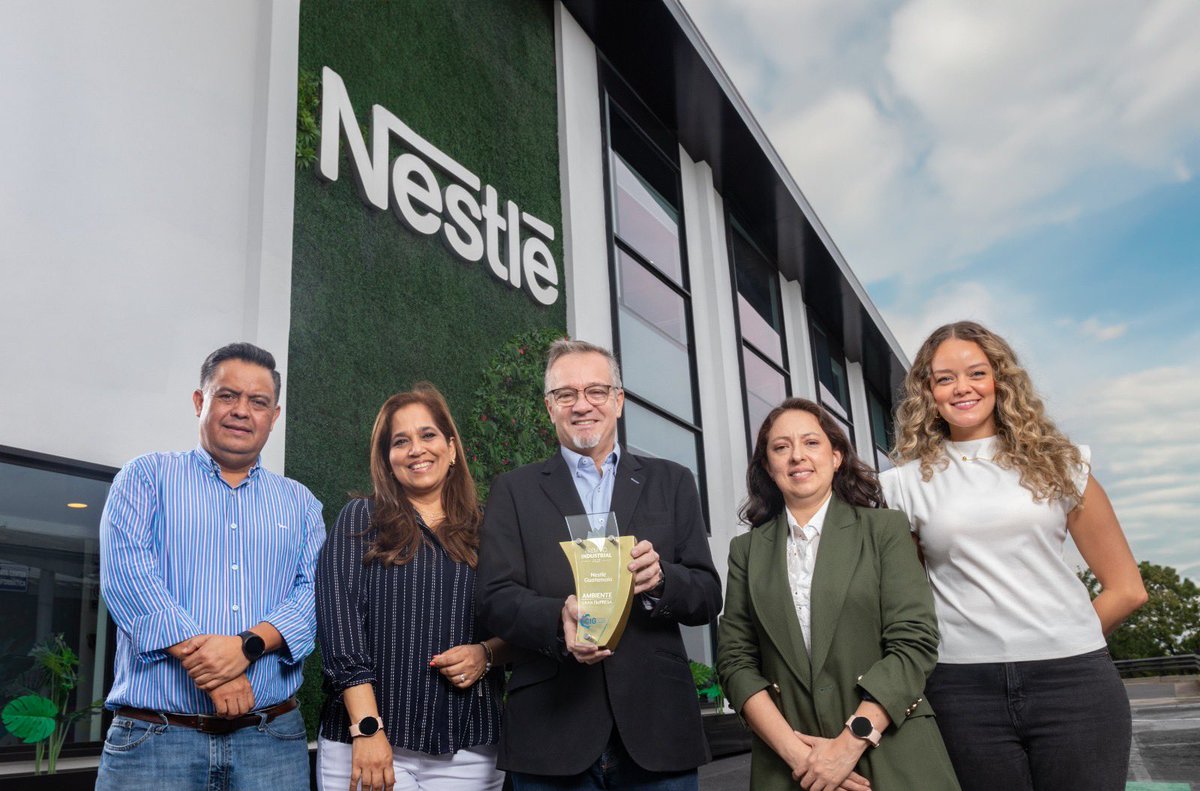 GTespectaculos's tweet photo. Nestlé, fue reconocida durante la celebración del XVIII Congreso Industrial en Guatemala por sus acciones en beneficio de una mejor gestión de residuos en el país, y se hizo acreedora del Premio Industrial en la categoría “Ambiente”, por su estrategia de Empaques Sostenibles. https://t.co/MecqvqOH4s