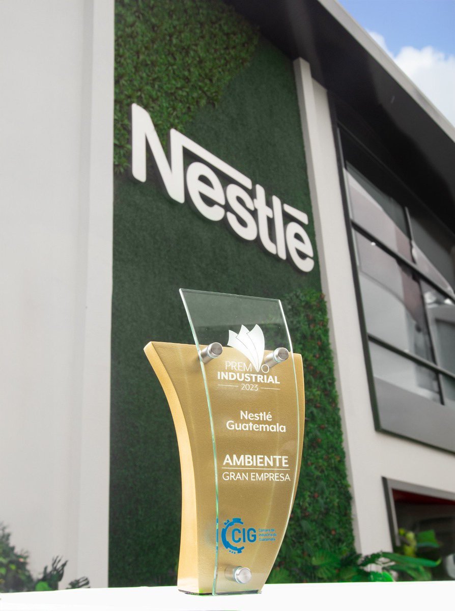 GTespectaculos's tweet photo. Nestlé, fue reconocida durante la celebración del XVIII Congreso Industrial en Guatemala por sus acciones en beneficio de una mejor gestión de residuos en el país, y se hizo acreedora del Premio Industrial en la categoría “Ambiente”, por su estrategia de Empaques Sostenibles. https://t.co/MecqvqOH4s