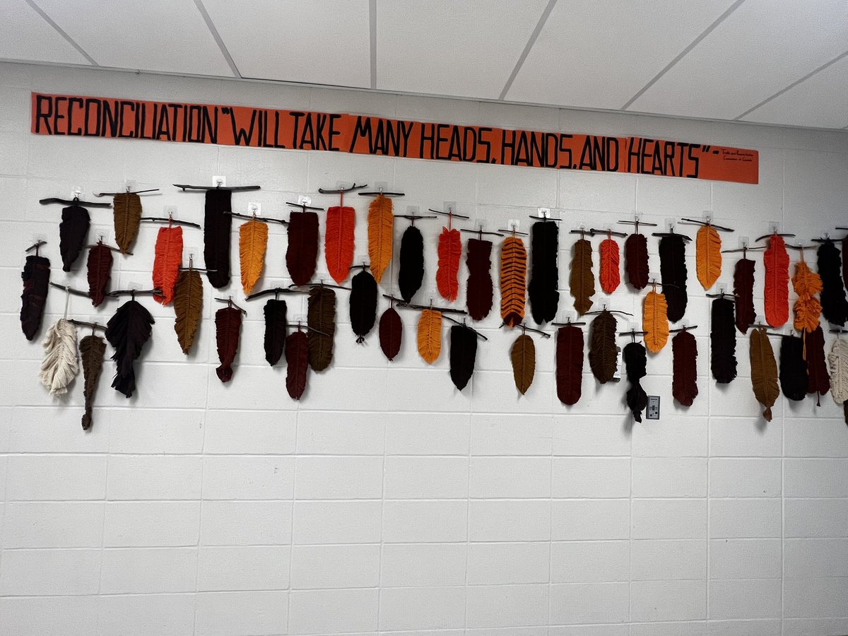 Another beautiful display— “Reconciliation will take many Heads, Hands and Hearts”@EcoleMcTavish @FMPSD @indigenousFMPSD @mrssmithsclass1