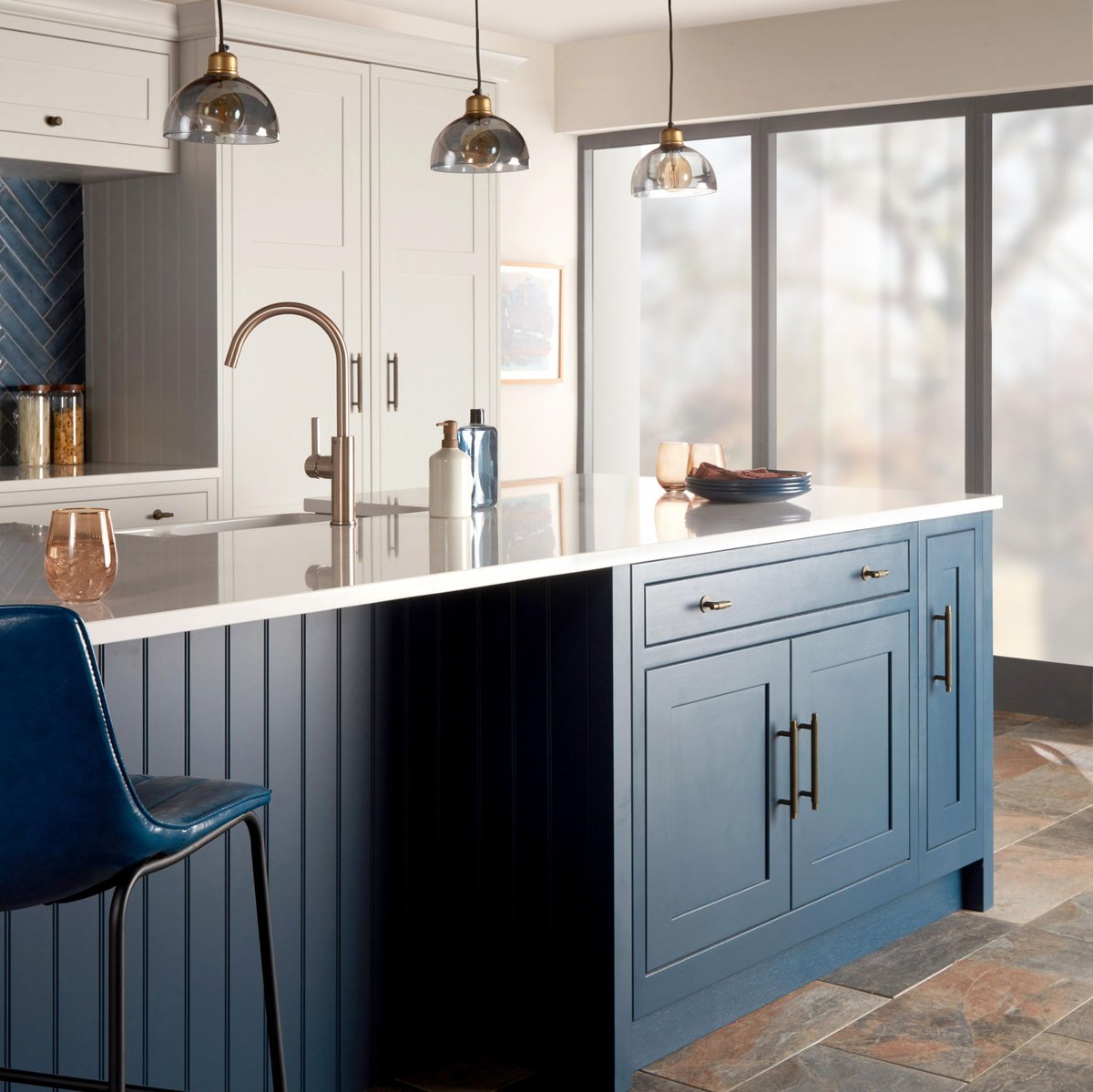 LtdEarth's tweet photo. This timeless kitchen is the most stunning colour combination, with Pale Smoke and Prussian Blue. 

This traditional kitchen surely is a statement and is absolutely unmissable.

Contact us today to get your kitchen designed by our exceptional designers. https://t.co/ljbyIFawuT