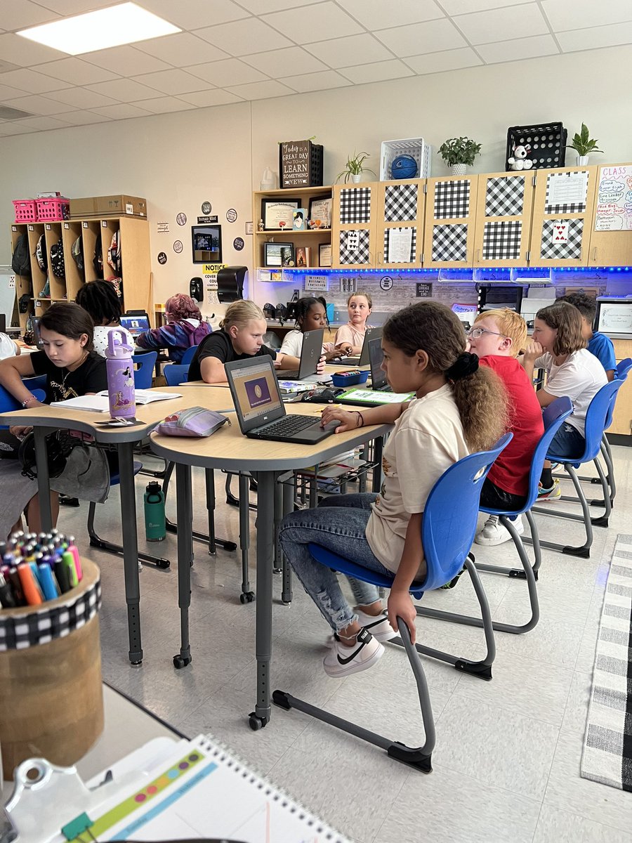 MsBennettROSA's tweet photo. Playing one of the newly added @Kahoot games to review for genetics and heredity.  #DreamBig
@ROSArockets @ROSAMrsEller https://t.co/dNTcoHlitz