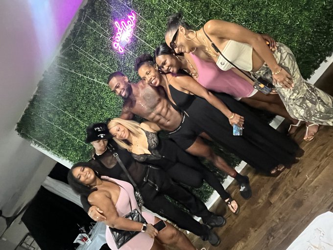 Atlanta Exotic Paint N Sip  Date: Fri, Sep&nbsp;29 &bull; 10:00 PM&nbsp;EDT  Location: 1730 Timothy Drive SW, Atlanta