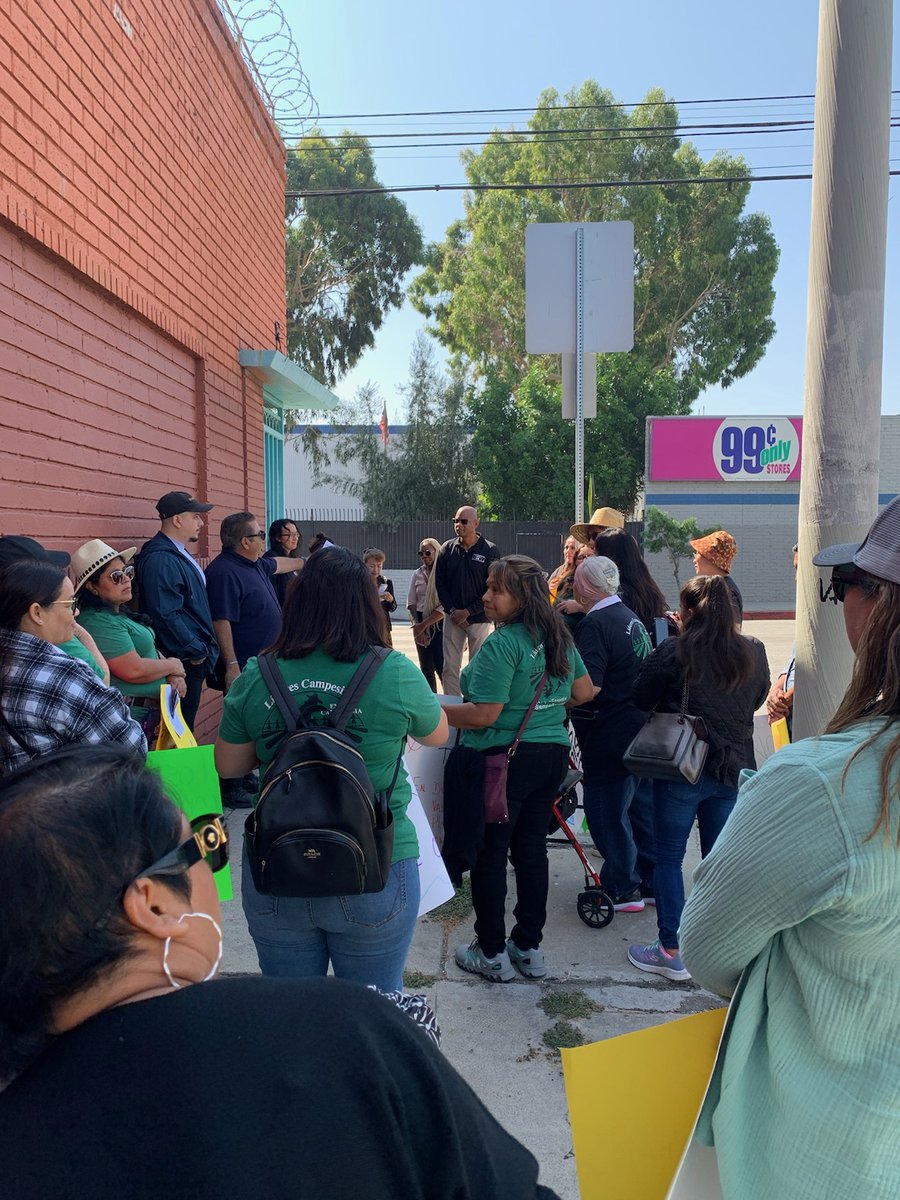 BREAKING: @nontoxdlrstores is protesting at @The99stores HQ right now to urge the company to listen to its own community and restrict toxic chemicals from products. Tune in for updates 👀 Join our action by sending a letter TODAY! bit.ly/3Rkl7OO