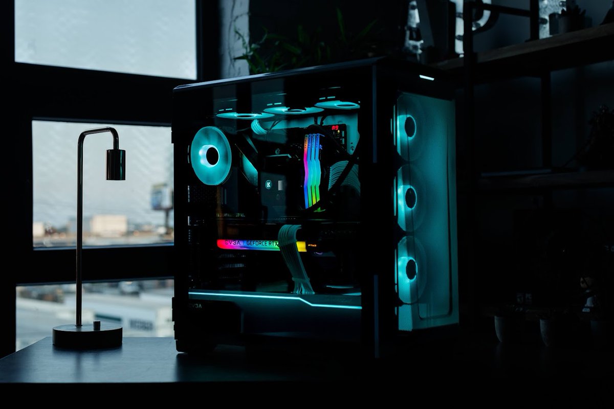 Is it me, or does this PC remind you of Tron? 🧐