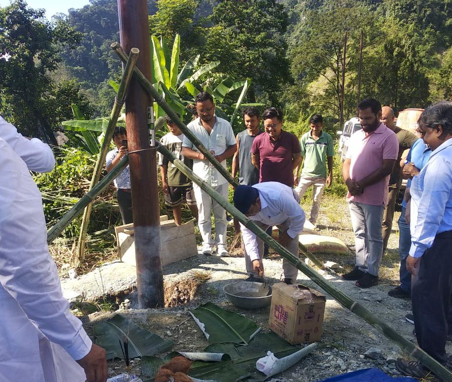 nhpcltd's tweet photo. Erection work of 33KV transmission line from Roing to New Apali for arrangement of power for 2880 MW Dibang Multipurpose Project started on 26.9.23 in  presence of Sh. Biswajit Basu, Director (Projects), ED (DMP), ED (Contracts) &amp; other senior #NHPC officers.
#hydropower https://t.co/h2xItlhyZW