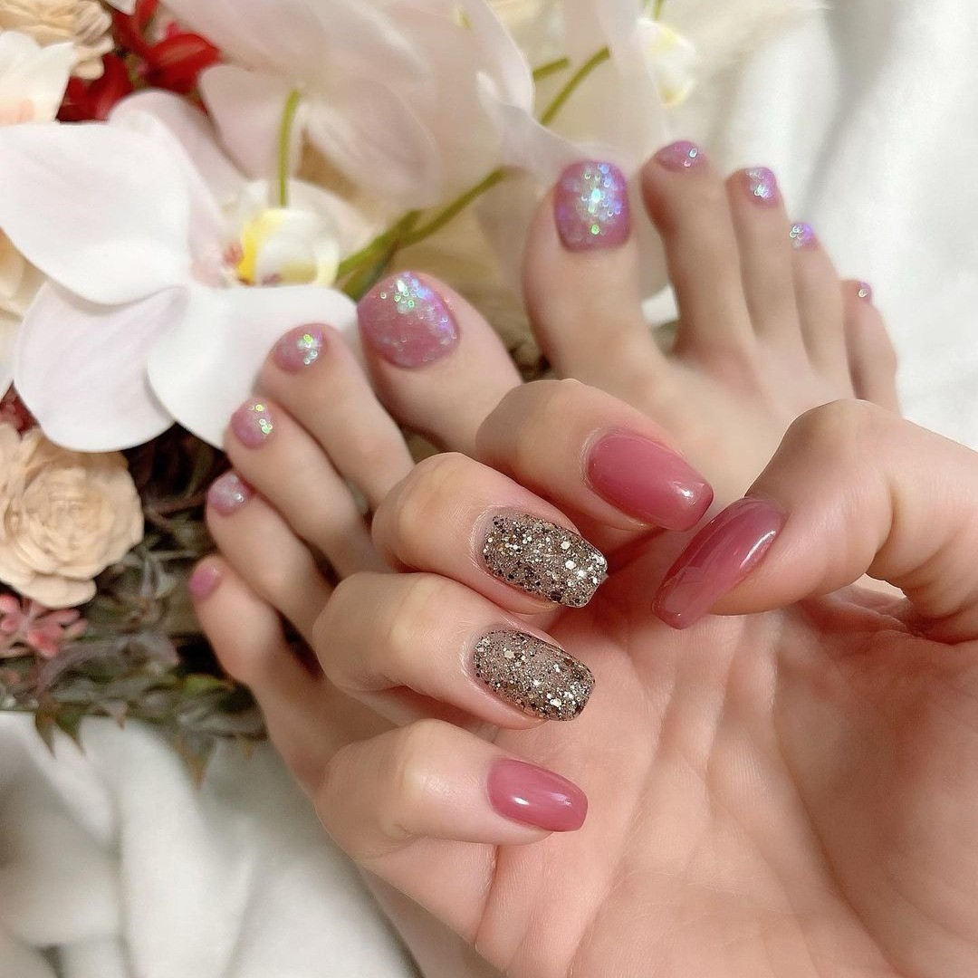 Nadur_'s tweet photo. new nail💞

ハンドはマオジェルの��すみピンクと
グリッター2色混ぜたゴールド✨

.
フッドもラメ2色混ぜてら
ユニコーンぽく発色した🦄💕 https://t.co/ZtpFaZmDKT