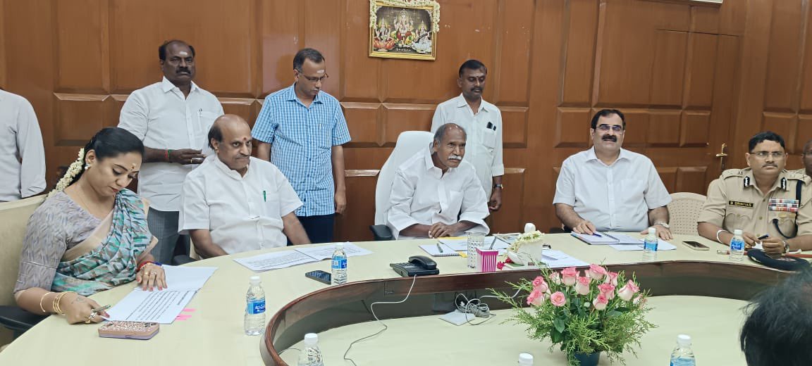 vakillakshmi's tweet image. *இழப்பில்லா இனிய பயணம்*
#SafeRoad
#Savelives 
6-வது சாலைப் பாதுகாப்புக் குழுக் கூட்டம் மாண்புமிகு @utofpuducherry முதலமைச்சர் திரு.N.ரங்கசாமி அவர்களின் தலைமையில்  மாண்புமிகு போக்குவரத்து அமைச்சர் @SPriyanga_offl மற்றும் அரசு அதிகாரிகள் பங்கேற்றனர்.

@utofpuducherry