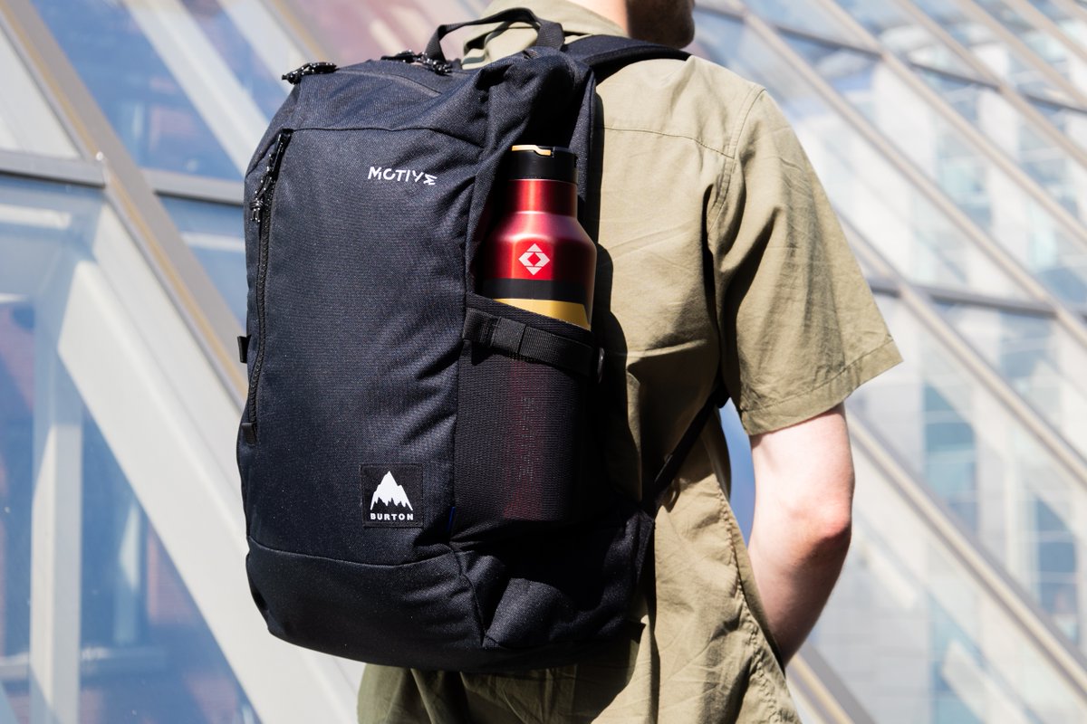 MotiveStudio's tweet image. Swag drop! Our team is kicking off fall in style with a brand-new backpack and water bottle. 😎🎒🍂 What's the one gaming essential you always keep in your backpack? #TeamSwag