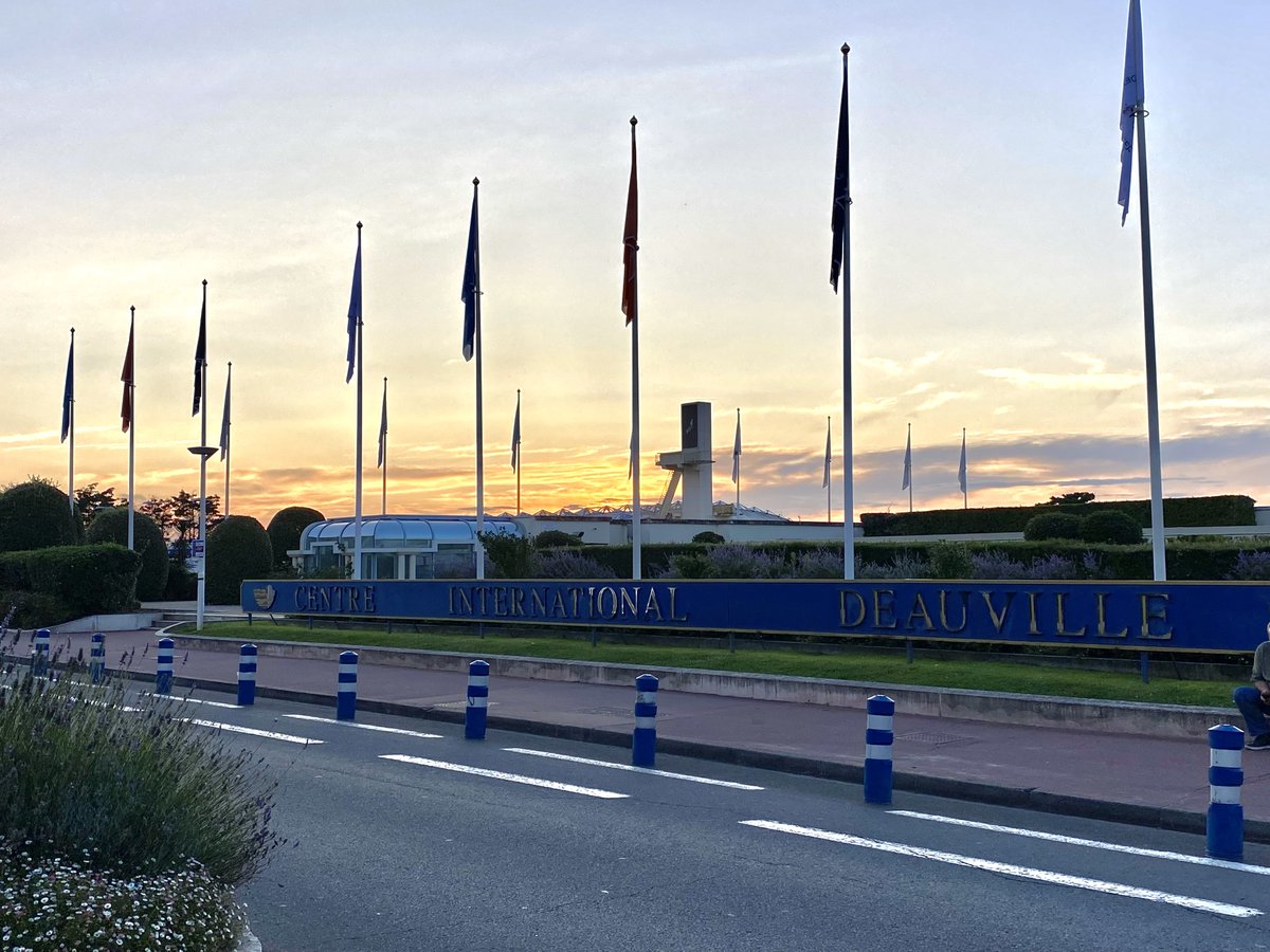 Du 27 au 29 septembre, les notaires de France ont rendez-vous au @CID_Deauville pour le #CongresNotaires. Le thème de cette 119ème édition ? "Le #Logement : le devoir de faire mieux, le Droit pour faire autrement" 

Le programme --> congresdesnotaires.fr/fr/les-congres…