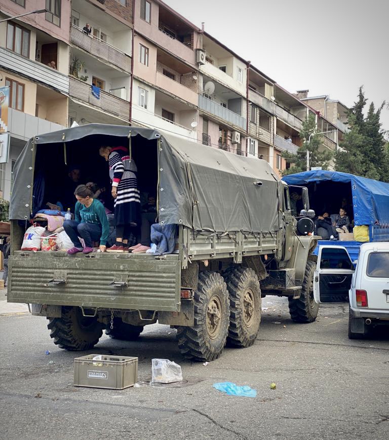 geviskajyan's tweet image. Imagine packing your entire life in one bag — and having to start over from zero. This is the reality for tens of thousands of people leaving Artsakh right now.
