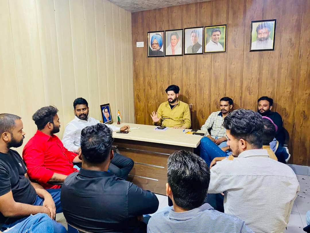 ADV_RAHUL_PUHAL's tweet photo. ਬੂਥ ਪੱਧਰ ਤੇ ਪਾਰਟੀ ਨੂੰ ਹੋਰ ਮਜ਼ਬੂਤ ਕਰਨ ਲਈ ਲੁਧਿਆਣਾ ਲੋਕ ਸਭਾ ਹਲਕੇ ‘ਚ “ਯੂਥ ਜੋੜੋ ਬੂਥ ਜੋੜੋ” ਮੁਹਿੰਮ ਤਹਿਤ ਮੀਟਿੰਗ ਦੀ ਤਿਆਰੀ ਲਈ ਲੁਧਿਆਣਾ ਯੂਥ ਕਾਂਗਰਸ ਦਫਤਰ ਵਿਖੇ ਮੀਟਿੰਗ ਕੀਤੀ ਗਈ ।

 #YouthJodoBoothJodo
 #PunjabYouthCongress
@mohit_mohindra @ajay_chikara @Allavaru @srinivasiyc @IYC @IYCPunjab https://t.co/2hQjwFkhMN