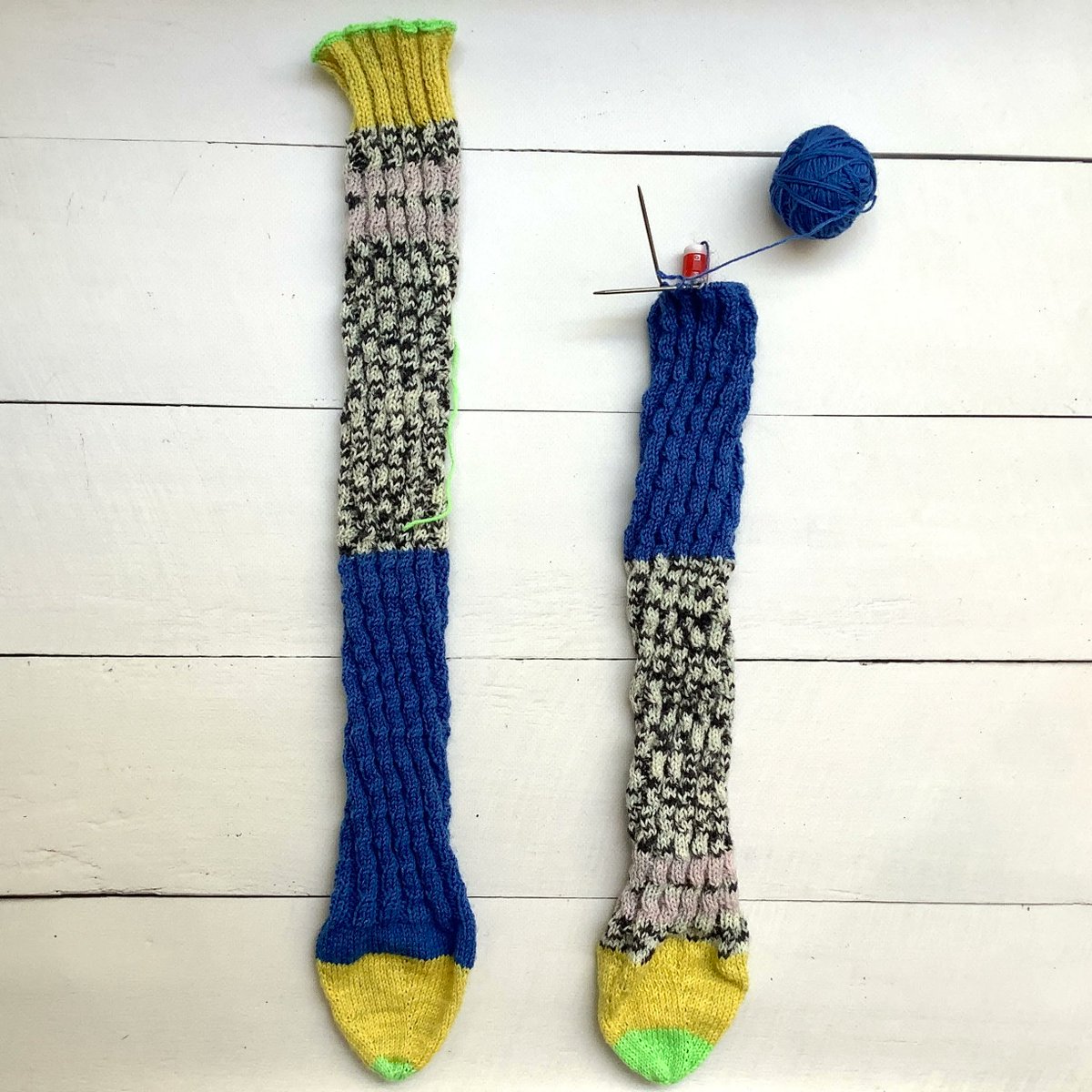 VischLa's tweet photo. It has been a while since I posted about the progress on the second sock for my youngest! Still about 6 repeats to work, before I can start the ribbing at the top 😃
#Knitting #SocKnitting #SpiralSockKnitting https://t.co/CQmSjnhZ1G