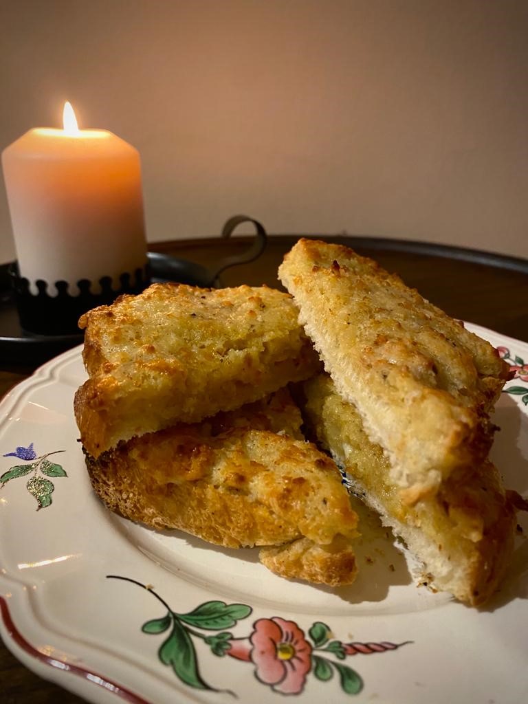 What could be more comforting than cheese on toast? The Georgian's liked it and often had it as a side dish, snack or light supper. This recipe for 'Roast Cheese on Toast' comes from Bath based Maria Rundell's 'Domestic Cookery for Private Families' (1806). 
#BritishFoodFortnight