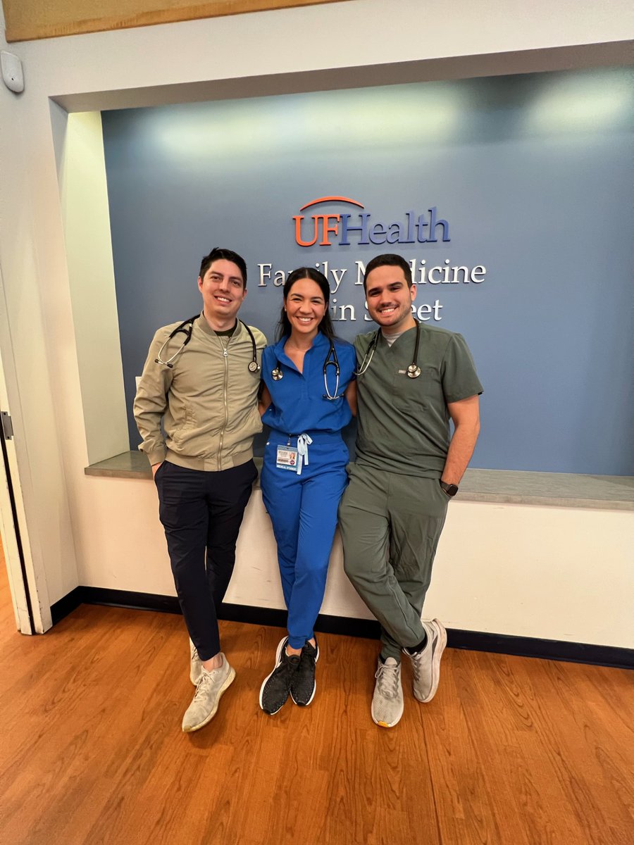 At <a href="/UF/">FLORIDA</a> Med, bilingual students are leading an effort to provide better medical care to community members with limited English proficiency by becoming authorized medical interpreters. Read more this #HispanicHeritageMonth at go.ufl.edu/cct9511 🐊🥼🩺