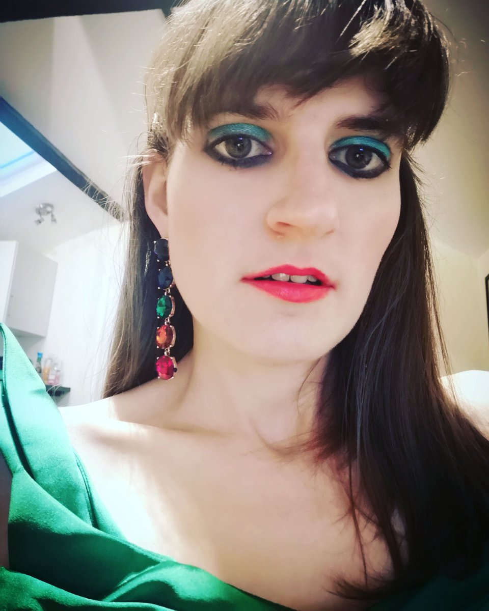 rebauthor1's tweet photo. Off to sing at the pub #Amwriting #writinglife #writing #Writingmybook break #Publook #Karenmillen dress 👗 https://t.co/E9vd8wEDsx
