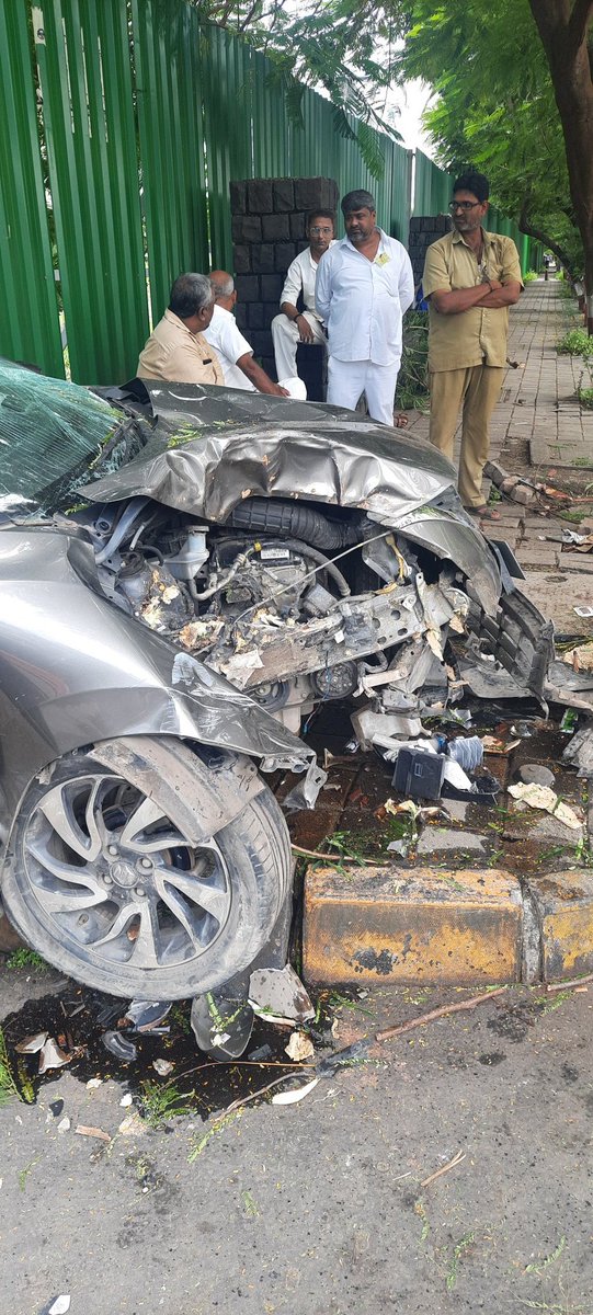 Mehdishaikh10's tweet photo. This is a request to build a Speedbreaker near Interface 7  (Sony &amp; MO office) Malad west, behind infinity mall.
Vehicles move in very speed which is very high risk to >1000 employees working here.
Today an Employee of MO died in an accident while crossing
@mybmc @AslamShaikh_MLA https://t.co/XQGLJpBlaE
