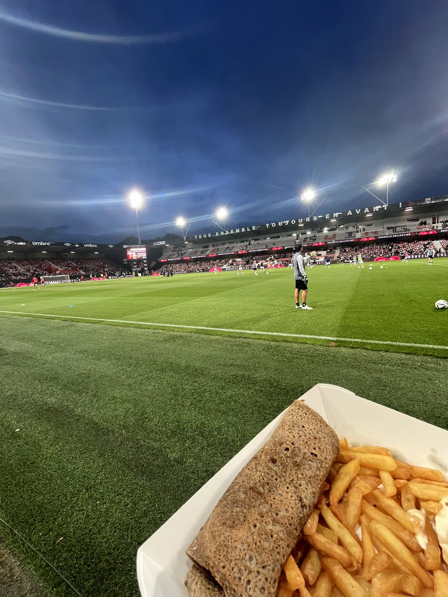 osc4ro's tweet image. Livolant m’a chuchoté qu’il allait pondre une masterclass #EAGFCGB