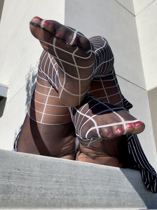 Kiss it better baby https://t.co/wdmtzG7Ud7