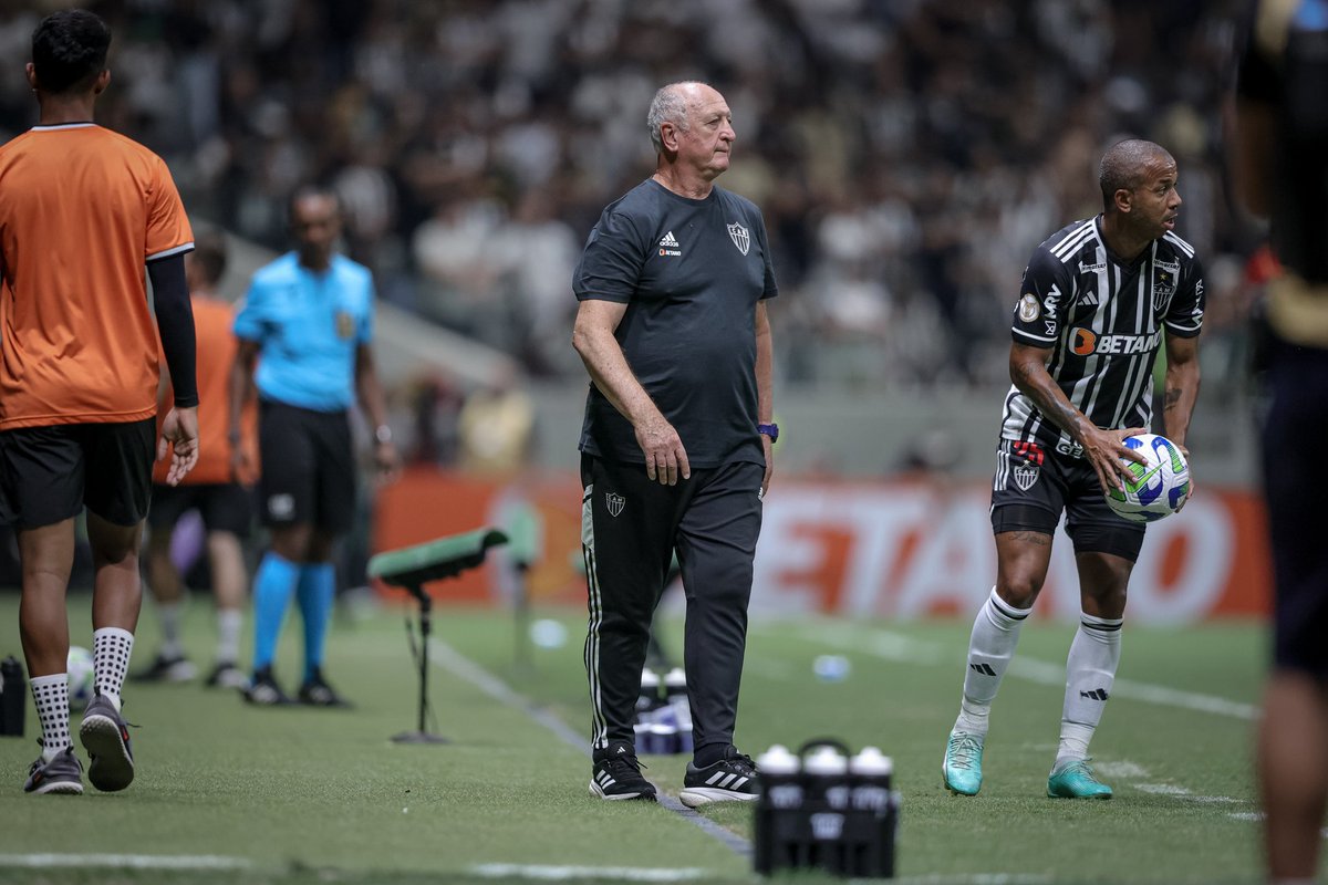 repsoldandre's tweet image. A tradicional revista inglesa #FourFourTwo elegeu Felipão como um dos melhores técnicos da história do futebol (39° da lista)

No ranking divulgado, Felipão ficou acima de nomes como Didier Deschamps e Joachim Löw, ambos campeões do mundo por França e Alemanha, respectivamente.