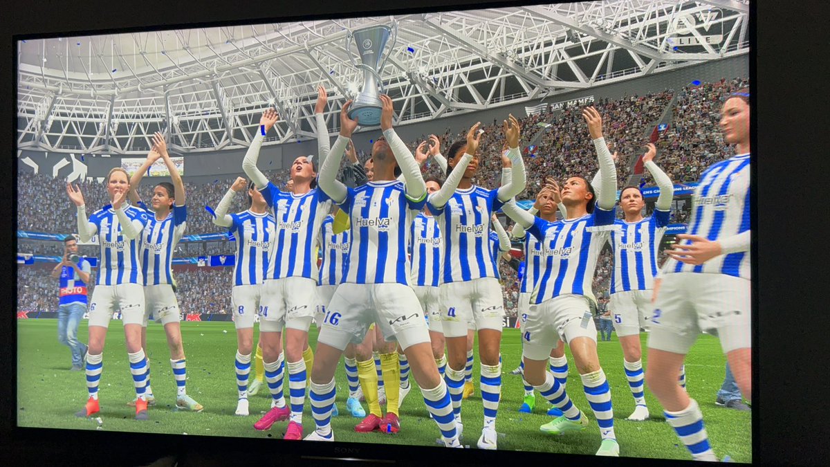 A falta del Decano en el #FC24 de <a href="/EASPORTS/">EA SPORTS</a> , acabo de ganar la Champions Femenina con el <a href="/sportinghuelva/">Fundación Cajasol Sporting de Huelva</a> y es una gozada. #recre