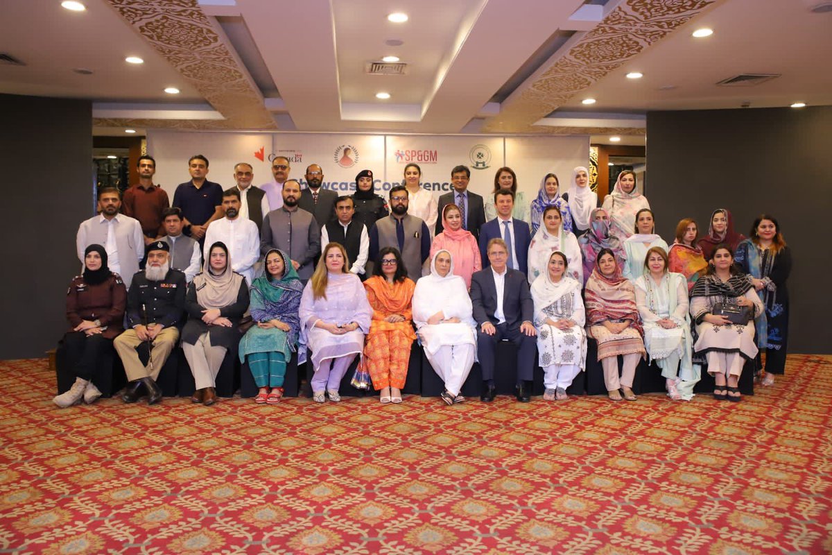 Aasiya74's tweet photo. Showcasing of woman empowerment and political participation by cowater and KPCSW .
 Justice Irshad Qaiser is a wonderful personality .
#KPCSW 
#Cowater 
#JusticeIrshadQaiser https://t.co/NAeR5Xzq5L