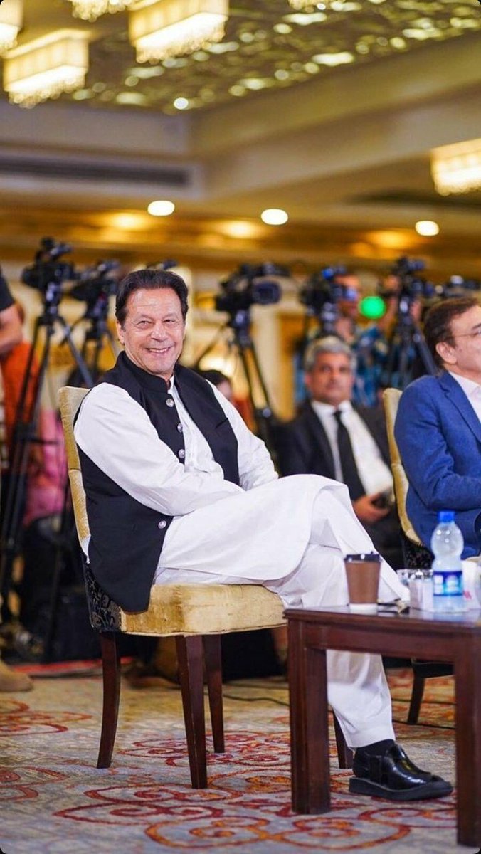 میرا آج بھی یقین ہے پاکستان کا اگلا وزیراعظم عمران احمد خان نیازی ہی ہوگا

 ان شاءاللہ ❤